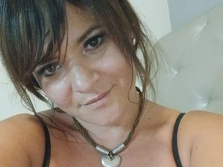 IrishMilfMolly Live Cam