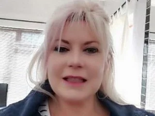 Miahotmilf Live Cam